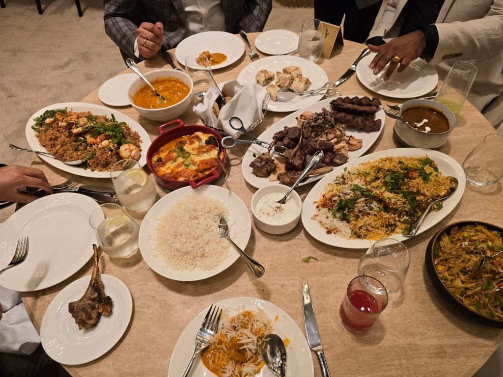 두바이에서 라마단을 맞이하는 방법 – Iftar와 Suhoor 완벽 가이드 🌙